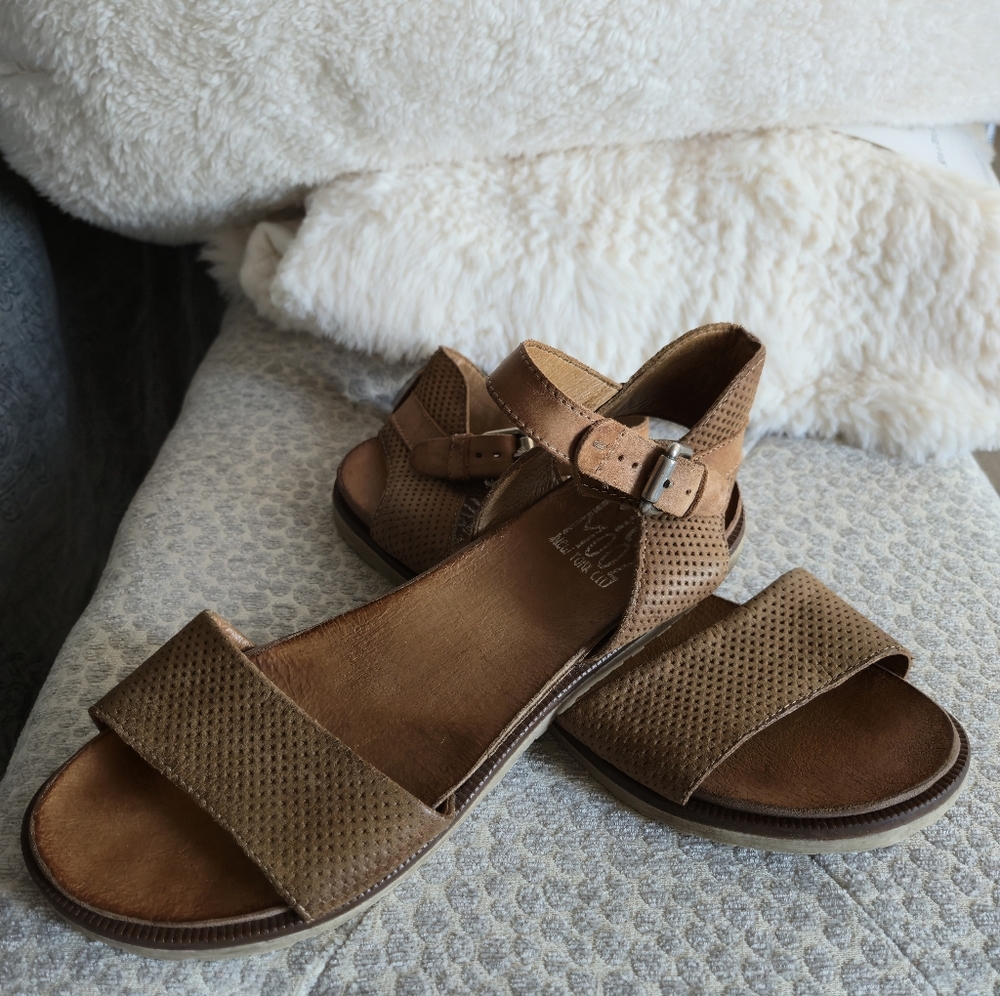 Miz Mooz Perforated Leather Sandals Strap Ankle Women 40 9 9.5 Casual Summer EUC - Picture 3 of 15